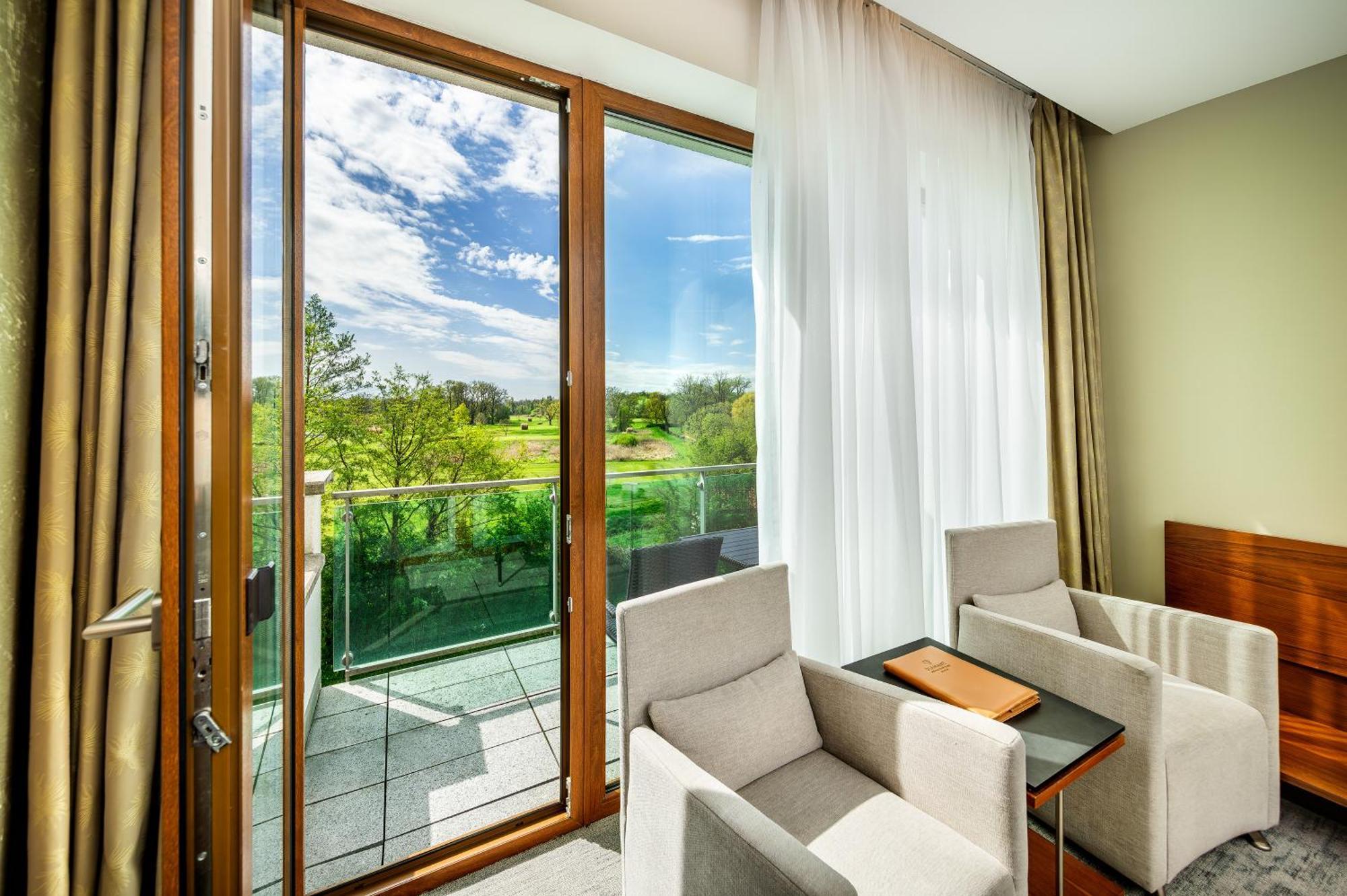 Wellness Hotel Diamant Hluboka nad Vltavou Exterior photo