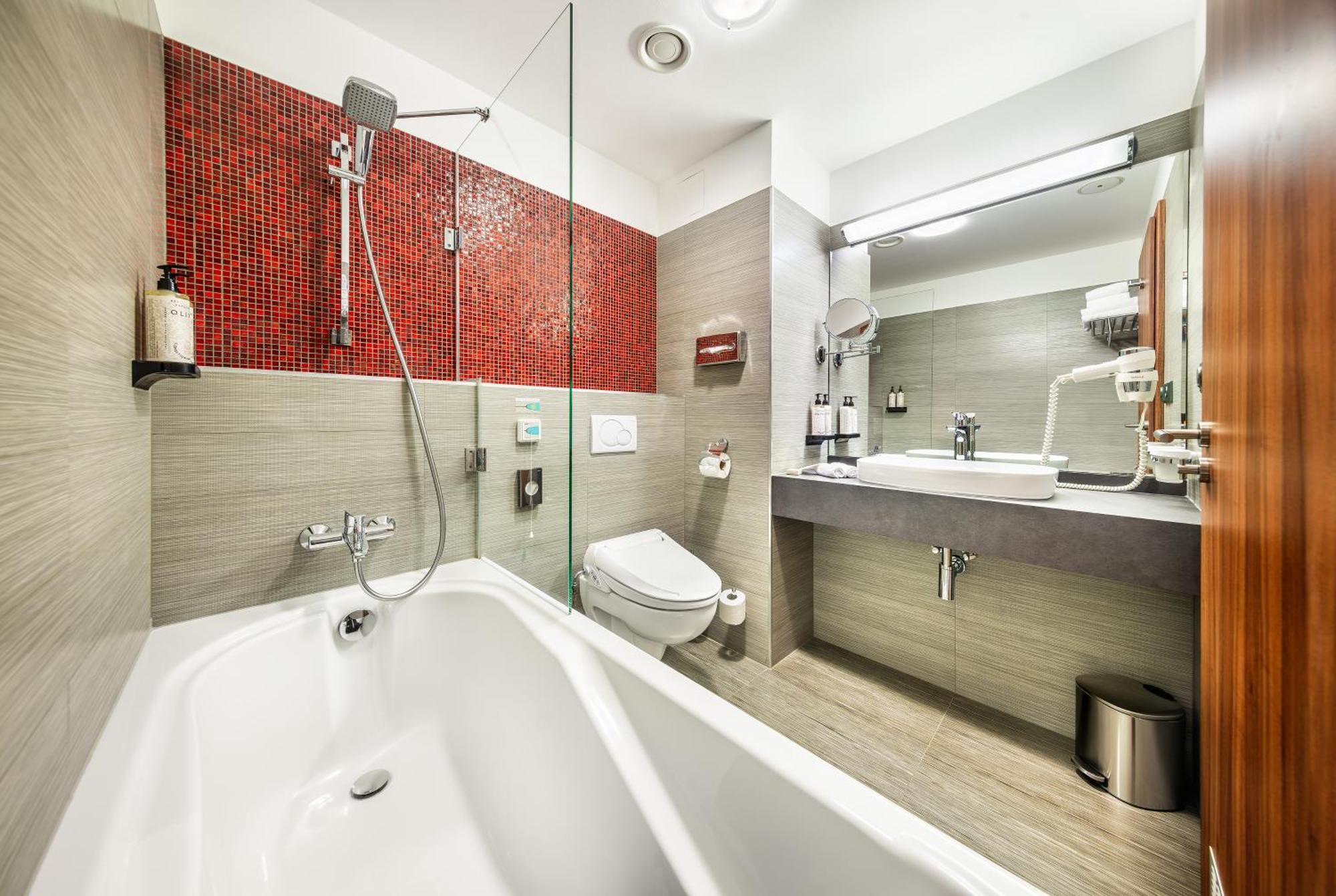 Wellness Hotel Diamant Hluboka nad Vltavou Exterior photo