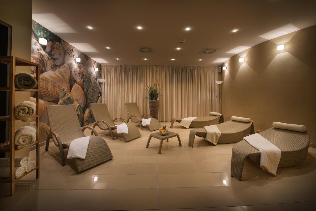 Wellness Hotel Diamant Hluboka nad Vltavou Exterior photo