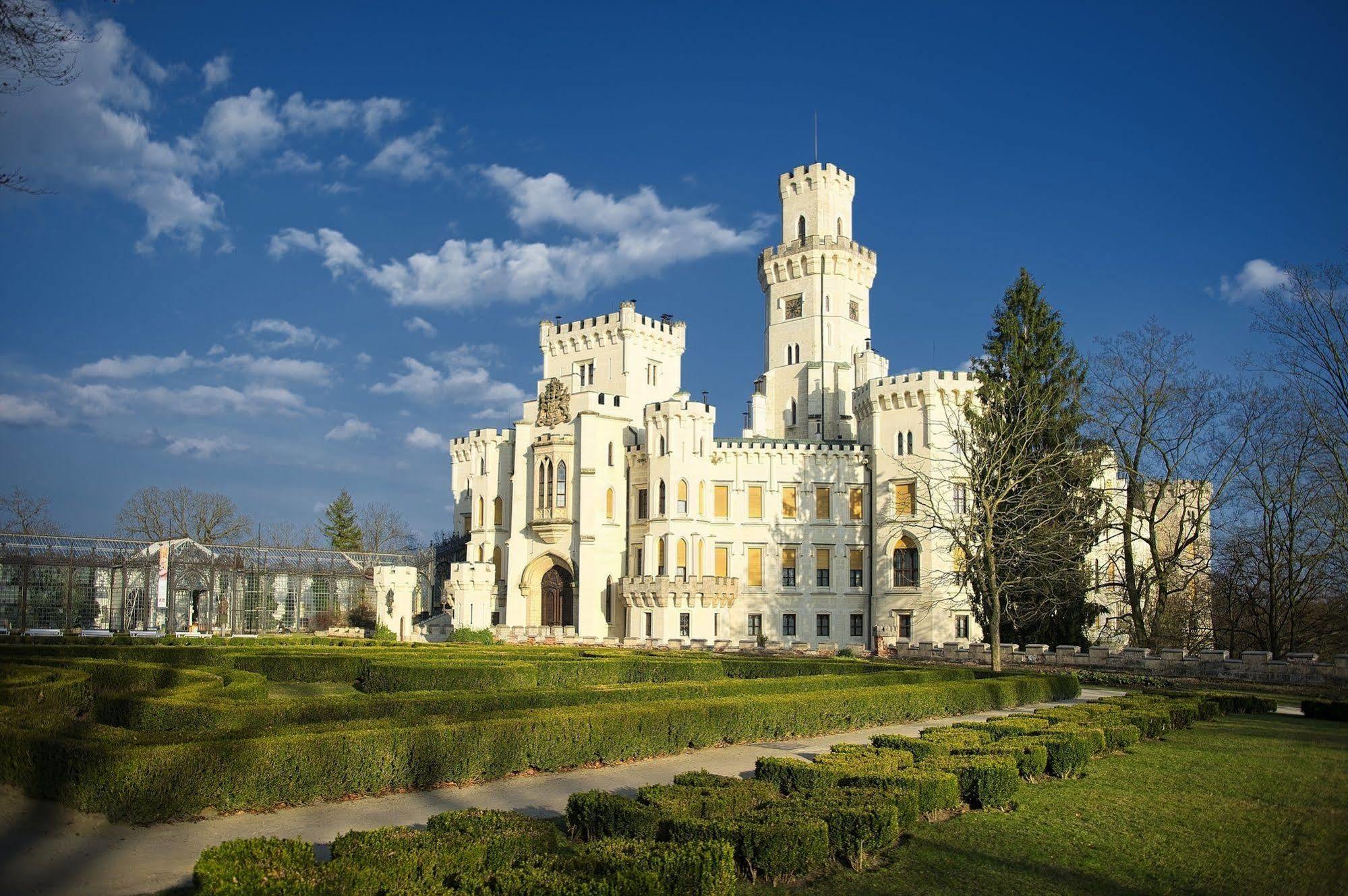 Wellness Hotel Diamant Hluboka nad Vltavou Exterior photo