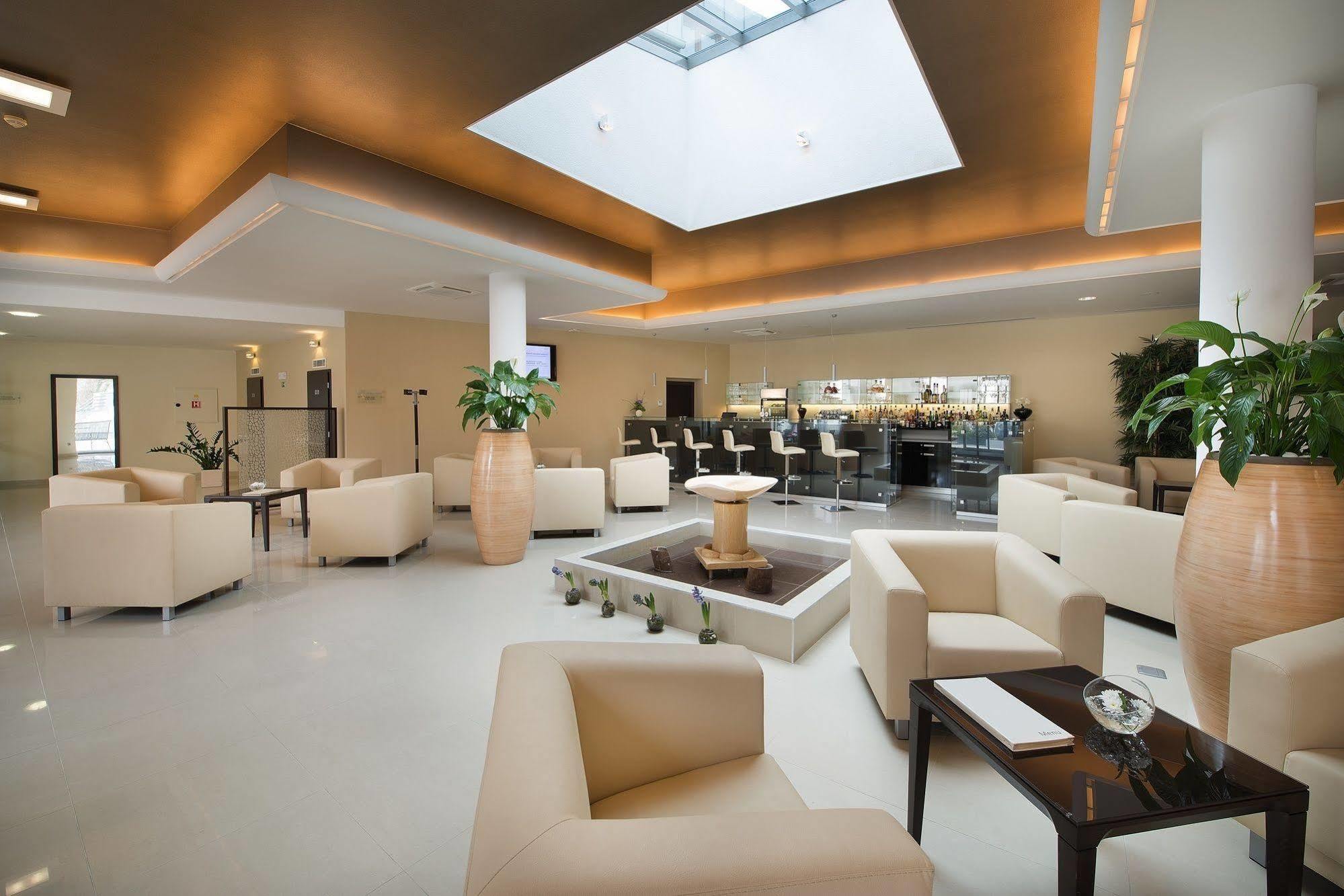Wellness Hotel Diamant Hluboka nad Vltavou Exterior photo