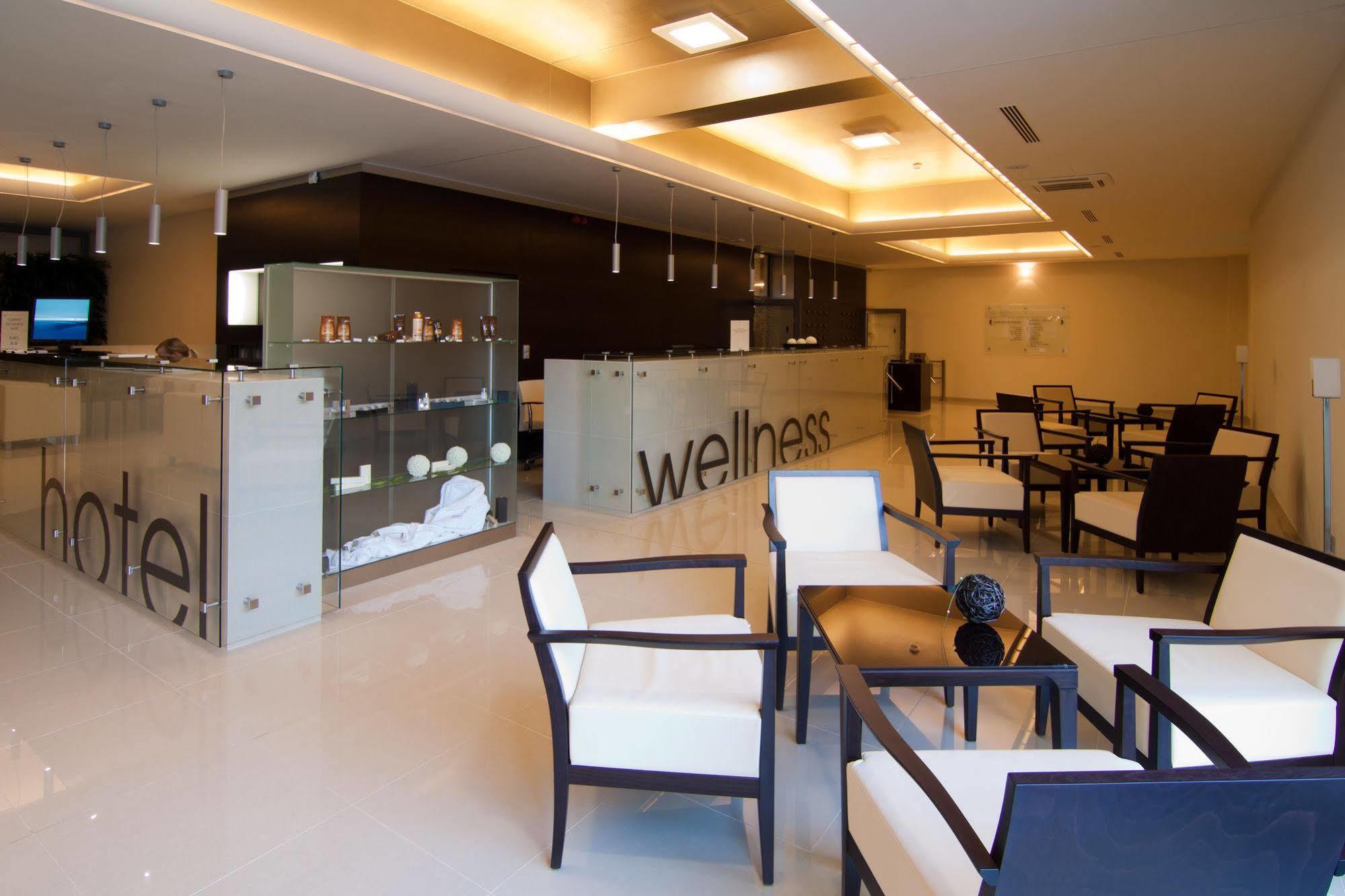 Wellness Hotel Diamant Hluboka nad Vltavou Exterior photo